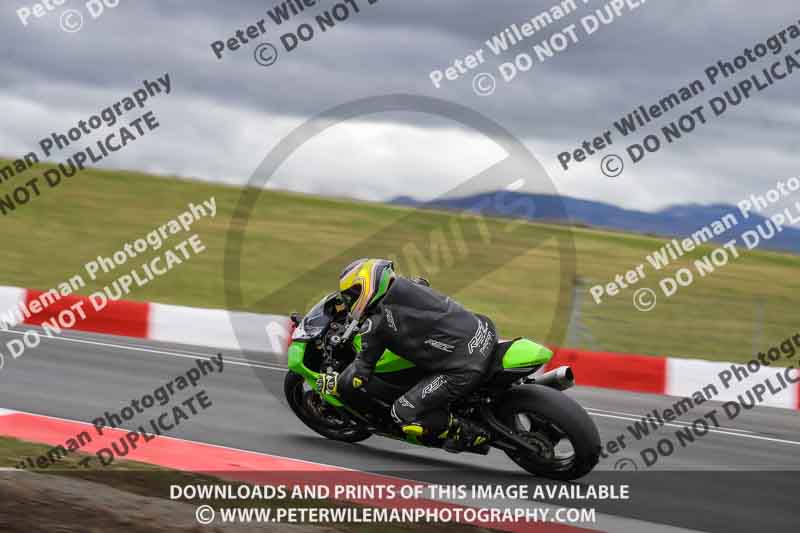cadwell no limits trackday;cadwell park;cadwell park photographs;cadwell trackday photographs;enduro digital images;event digital images;eventdigitalimages;navarra;no limits trackdays;peter wileman photography;racing digital images;trackday digital images;trackday photos